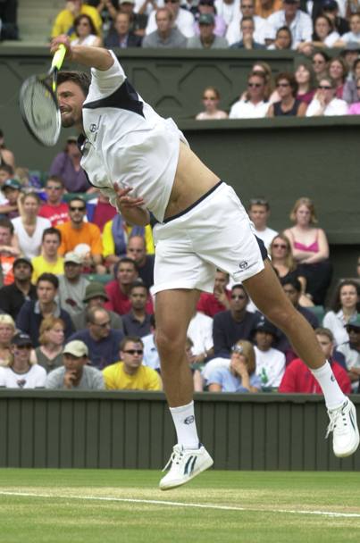Il croato in azione a Wimbledon nel 2001 (Ap)